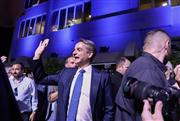 «Ραντεβού» για τα γαλάζια γενέθλια: Φλερτ στους απογοητευμένους ψηφοφόρους και επιχείρηση συσπείρωσης