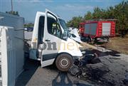 Μητέρα και γιος νεκροί μετά από μετωπική σύγκρουση με φορτηγό στις Σέρρες - Φωτογραφίες από το σημείο