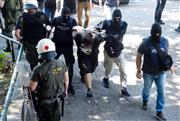 Στα δικαστήρια οι τρεις συλληφθέντες για τις εμπρηστικές επιθέσεις στο σπίτι της Νέστορα - Ψάχνουν τη χαμένη προκήρυξη στα ψηφιακά ίχνη των δραστών