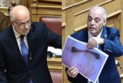 Τέμπη: Νέα αντιπαράθεση Φλωρίδη - Βελόπουλου για τις φωτογραφίες με τα οστά - «Ανήκουν σε ζώα»