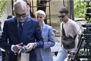 «Μας διέγνωσε καρκίνο στις σάλπιγγες και μικρόβια στο αίμα ενώ ήμασταν υγιείς»: Νέα καταγγελία για τη γιατρό που προφυλακίστηκε για τον θάνατο του Μαζωνάκη