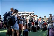 Κορυφώνεται η έξοδος των αδειούχων ενόψει 15αύγουστου: Γεμάτα πλοία, λεωφορεία και ουρές χιλιομέτρων στα σύνορα