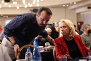 «Τελεσίγραφο» ΣΥΡΙΖΑ στους 12 βουλευτές πριν από το «ξεμπρόστιασμα» αλλά και ανοιχτή η πόρτα της επιστροφής