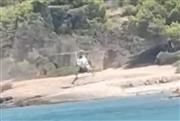 Σπέτσες: Σύλληψη επιβάτη του ελικοπτέρου που προσγειώθηκε στην παραλία - Τον είδαν να πετάει σακουλάκι με ναρκωτικά