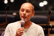 Ποιος είναι ο Γιώργος Χατζιδάκις – Ο άνθρωπος πίσω από τις αποφάσεις για το έργο του Μάνου Χατζιδάκι