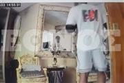 Φιλοπάππου: Καρέ-καρέ η στιγμή που δράστης, σε δευτερόλεπτα, «σηκώνει» 150.000 ευρώ από σπίτι