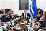 Η διπλή στρατηγική της κυβέρνησης απέναντι στο ΠΑΣΟΚ - Σε ποια «δεξαμενή» στοχεύουν οι γαλάζιοι