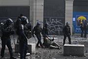 Καζάνι που βράζει η Γαλλία: Νέες απαγορεύσεις κυκλοφορίας και στρατός εν όψει των νέων διαδηλώσεων