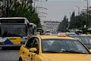 «Μπλόκο» από το ράλι των καυσίμων: Τα ΚΤΕΛ απειλούν με κόψιμο δρομολογίων - Αντιδράσεις για τις αυξήσεις στα ταξί