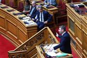 Μητσοτάκης: Μείωση 10 λεπτών στη βενζίνη και 5 στο ντίζελ έως τέλος Αυγούστου - «Ακρίβεια παντού» λέει ο Ανδρουλάκης