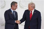 Η επιστροφή του Τραμπ στην Αθήνα το 2026 - Το παρασκήνιο των επαφών της Γκίλφοϊλ με το Μαξίμου