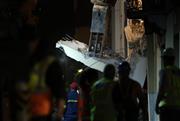 Κορυφώνεται η αγωνία για τους 6 αγνοούμενους μετά την έκρηξη στην Πλάκα - Ολονύκτια έρευνα στα συντρίμμια