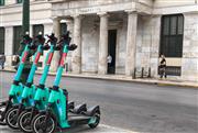 Τέλος τα ηλεκτρικά πατίνια για ανηλίκους κάτω των 17: Υποχρεωτική ασφάλιση και τσουχτερά πρόστιμα