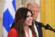 Ενοχλημένος με την Γκίλφοϊλ ο Τραμπ, σκέψεις να την αντικαταστήσει