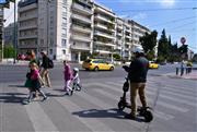 STOP σε πατίνια για ανηλίκους, αλλά και σε γουρούνες για άπειρους οδηγούς - Οι νέες αλλαγές στον ΚΟΚ