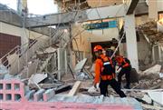 Καταστροφή μετά τον σεισμό 7,7 Ρίχτερ στην Ινδονησία - Στους 38 οι νεκροί - Χωρίς ρεύμα πόλεις και χωριά