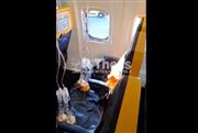 Τρόμος στην πτήση της Ryanair: «Κεφάλι, αυχένας και ώμοι ήταν έξω από το παράθυρο»