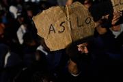 «Χωρίς σκηνές και κουβέρτες σε ακραίες θερμοκρασίες»: Σε δραματικές συνθήκες χιλιάδες μετανάστες στη Θέουτα