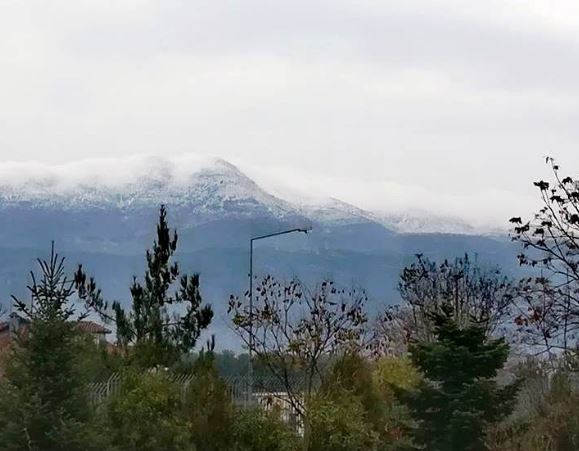 Χιόνια στα Τρίκαλα και σε Ιωάννινα