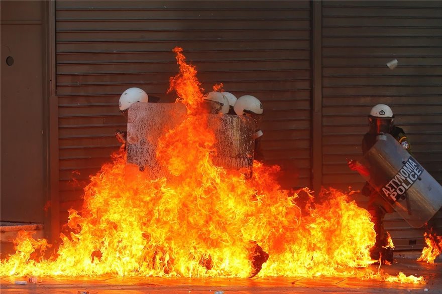 Γιάννης Μπεχράκης σε επεισόδια στο Σύνταγμα