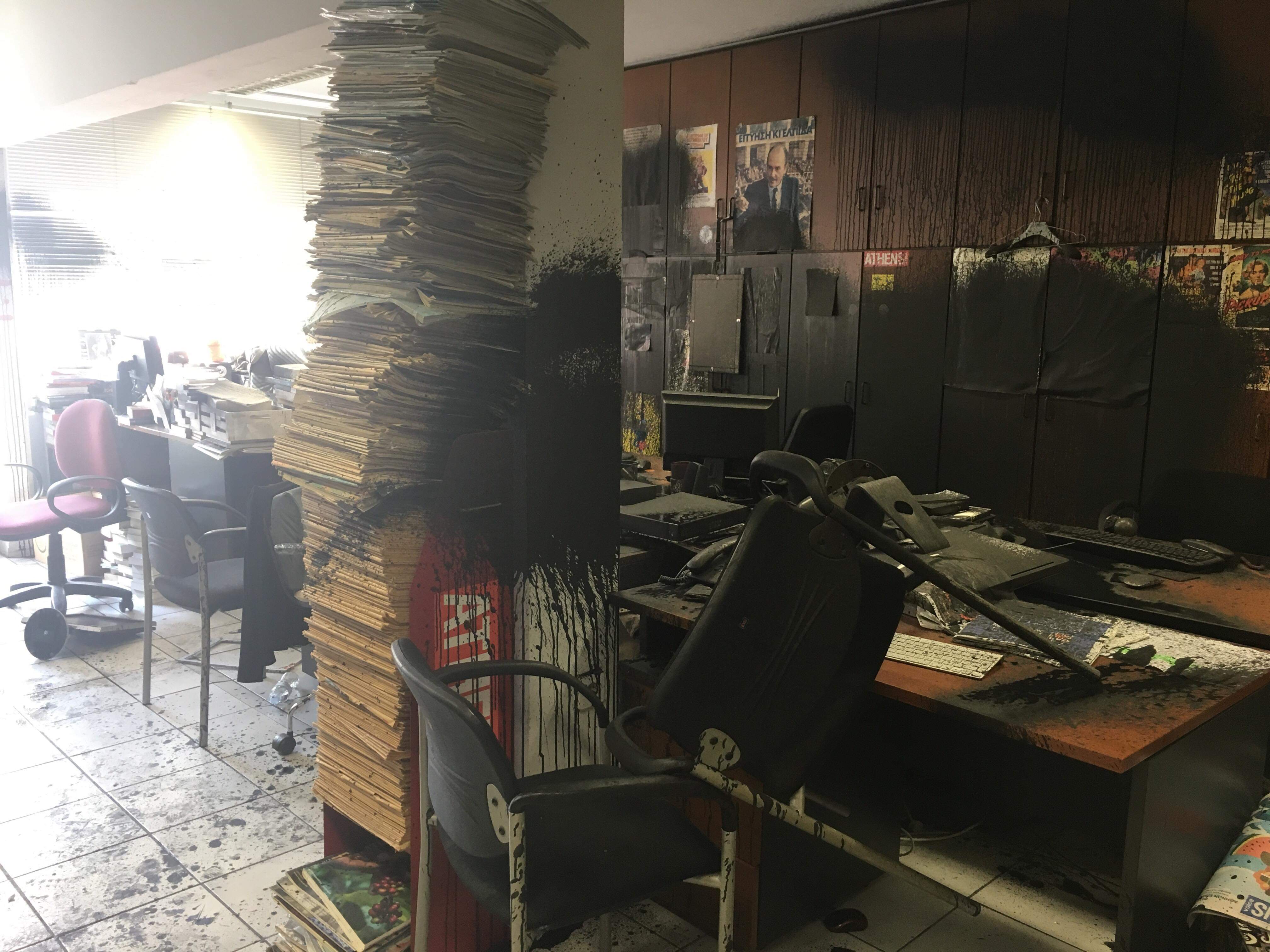 επίθεση στα γραφεία της Athens Voice