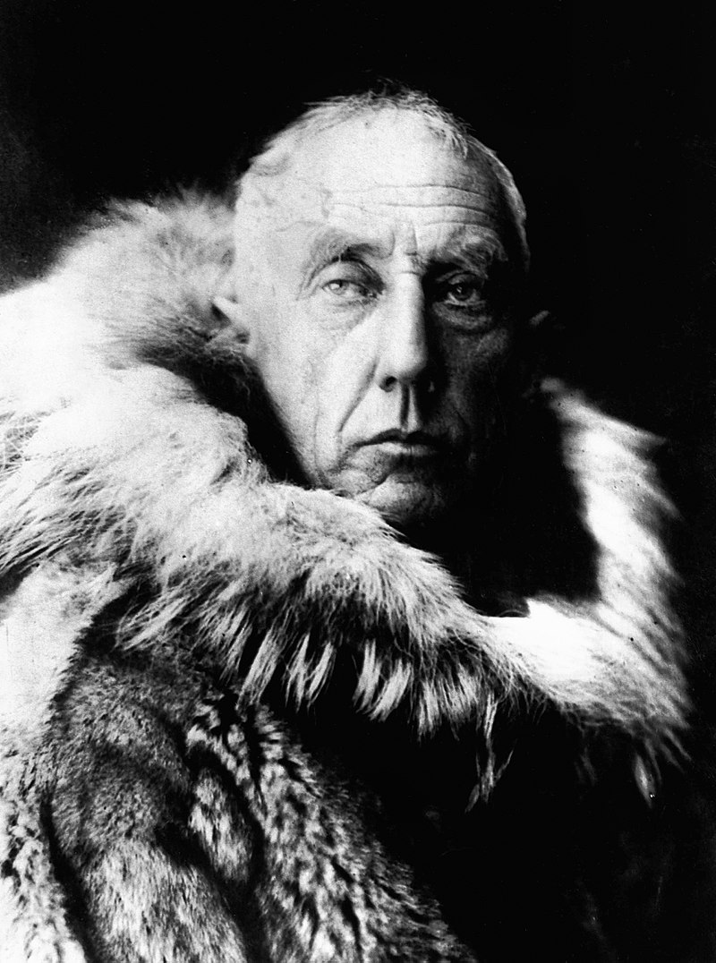 800px-amundsen_in_fur_skins.jpg