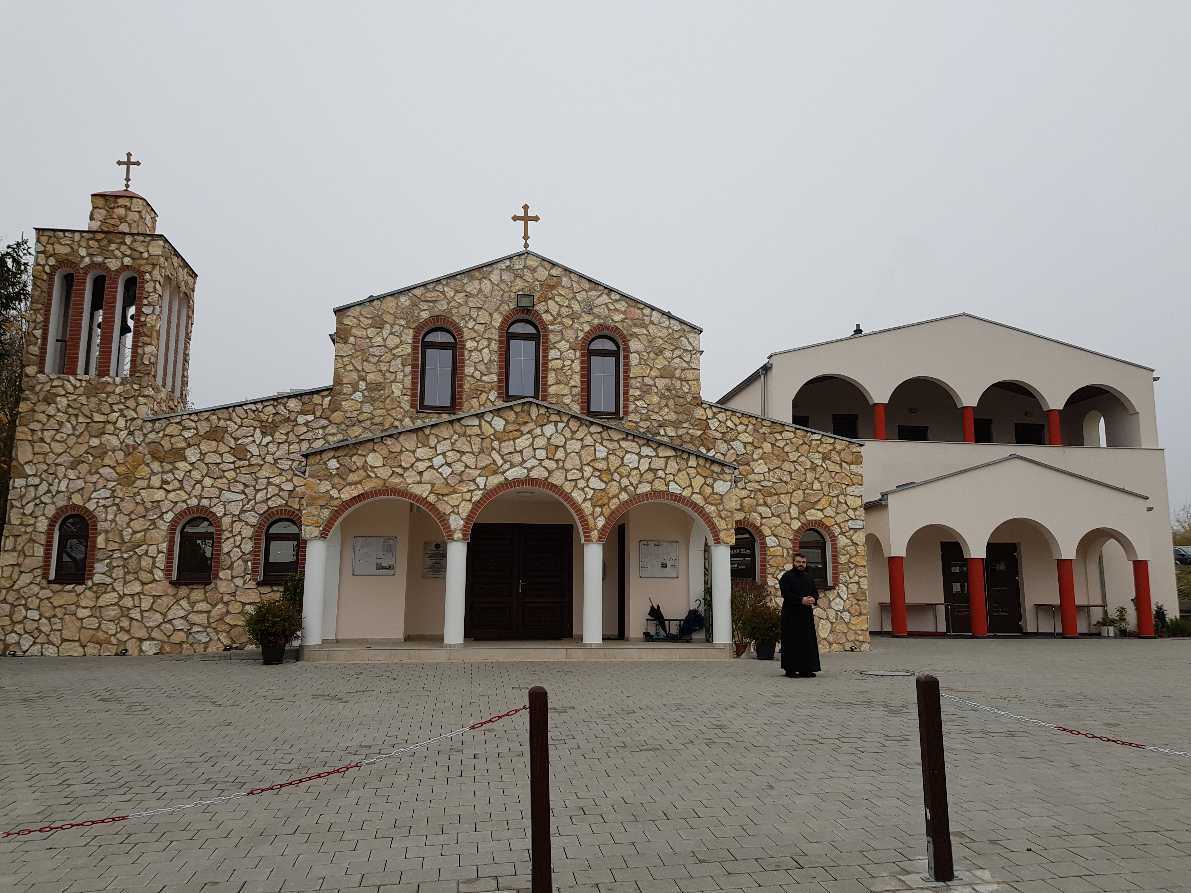 o_efimerios_tis_enorias_toy_roitlingken_patir_dimitrios_katsanos_mprosta_ston_i.n._koimiseos_tis_theotokoy_kai_to_parakeimeno_pneymatiko_kentro_opoy_leitoyrgei_o_xenonas_gia_toys_astheneis1.jpg o_efimerios_tis_enorias_toy_roitlingken_patir_dimitrios_katsanos_mprosta_ston_i.n._koimiseos_tis_theotokoy_kai_to_parakeimeno_pneymatiko_kentro_opoy_leitoyrgei_o_xenonas_gia_toys_astheneis1.jpg