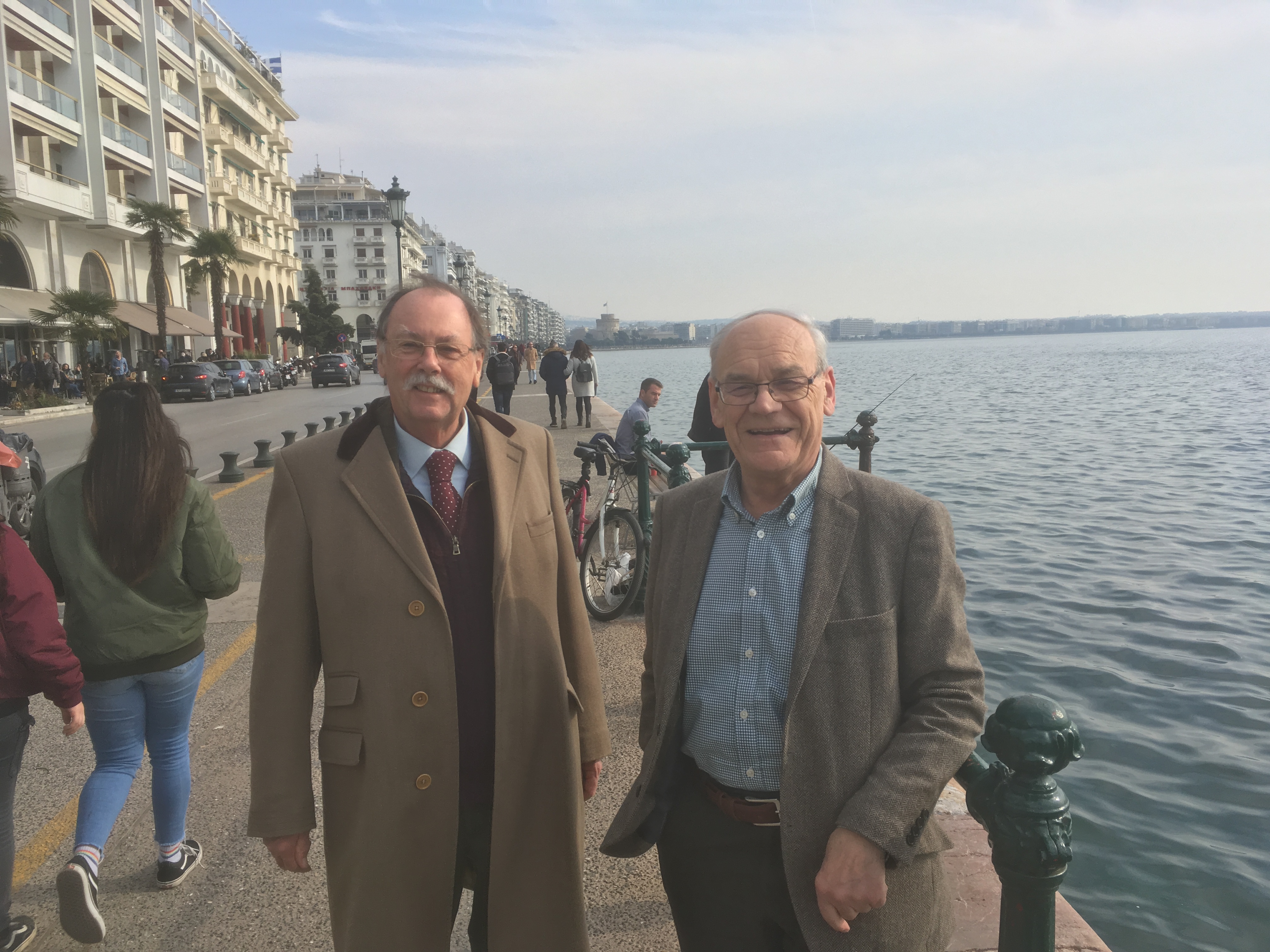 Ο Ρόντρικ Μπίτον και ο Ντέιβιντ Χόλτον μαζί στην παραλία Θεσσαλονίκης 