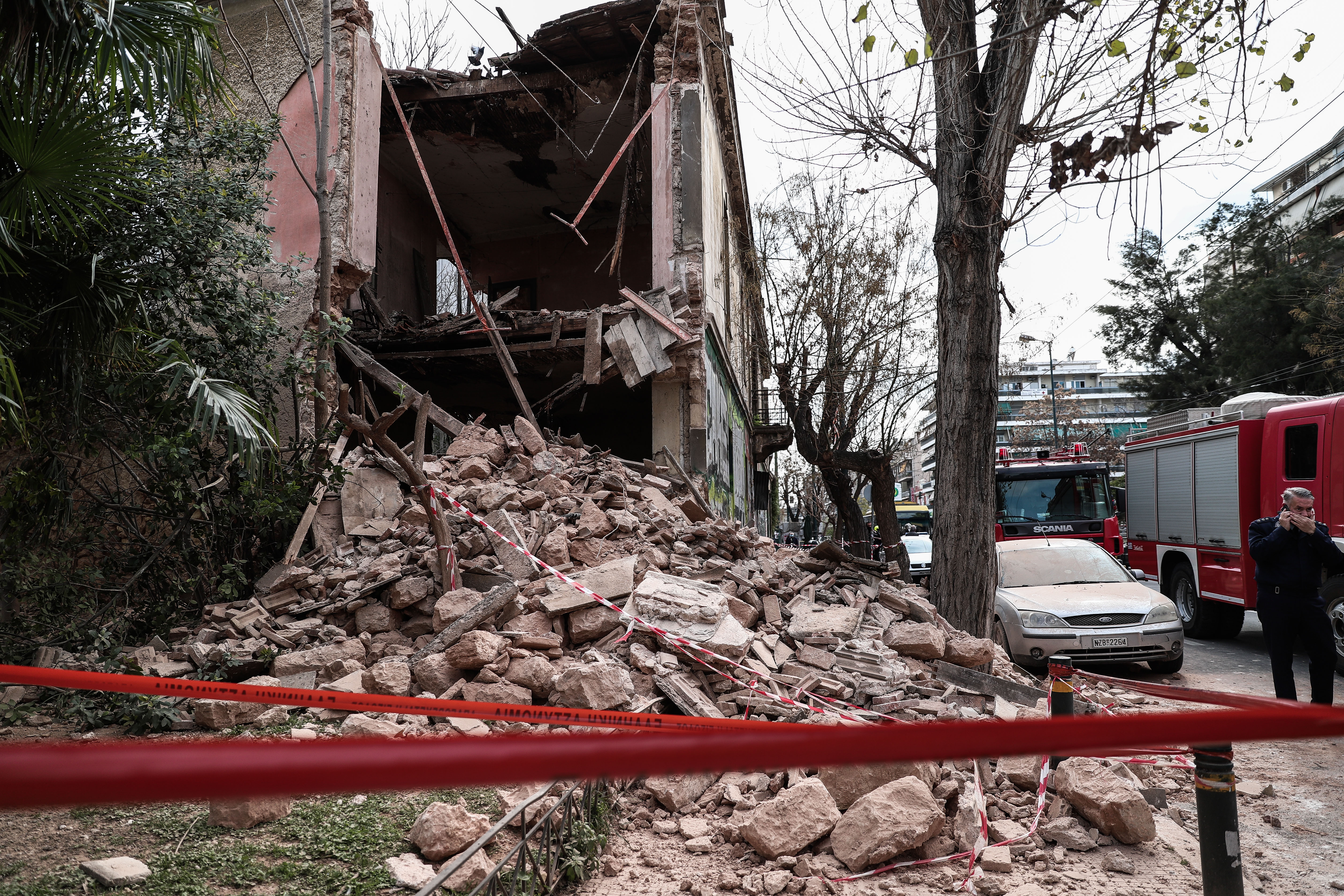 Κατάρρευση κτιρίου στην Πατησίων