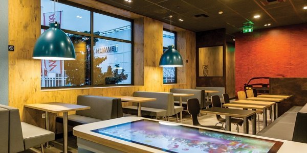 Το νέο McDonald’s στην Κηφισίας ενσωματώνει με καινοτόμες ψηφιακές εφαρμογές και υπηρεσίες. 