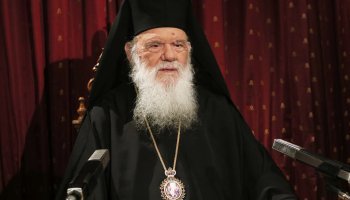 Ευχές Ιερώνυμου για τα Χριστούγεννα