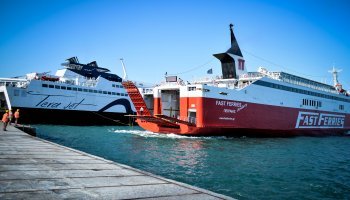 Βλάβη στο Fast Ferries Andros