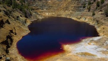 Κόκκινη Λίμνη