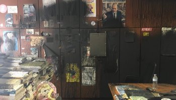 επίθεση στα γραφεία της Athens Voice