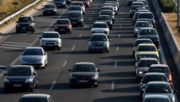 Αυτοκίνητα στην Εθνική