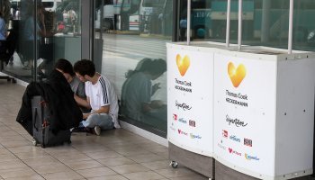 Τουρίστες στο αεροδρόμιο της Κέρκυρας