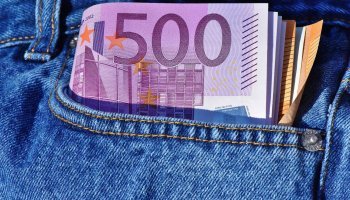 Χρήματα σε τσέπη