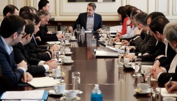 Σύσκεψη στο Μαξίμου - Μητσοτάκης