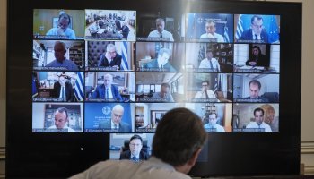Τηλεδιάσκεψη Κυριάκου Μητσοτάκη με υπουργικό συμβούλιο