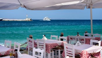 Παραθαλάσσια ταβέρνα