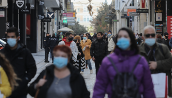 Ψώνια στην Ερμού εν μέσω κορονοϊού