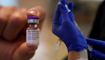 Η αποτελεσματικότητα των εμβολίων της Pfizer και της AstraZeneca ενάντια στο δέλτα στέλεχος του SARS-CoV-2