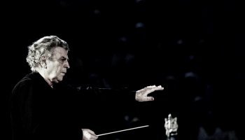 Μίκης Θεοδωράκης