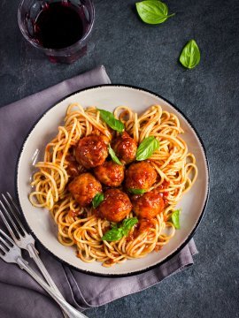 spaggeti_me_keftedakia_fakis.jpg spaggeti_me_keftedakia_fakis.jpg